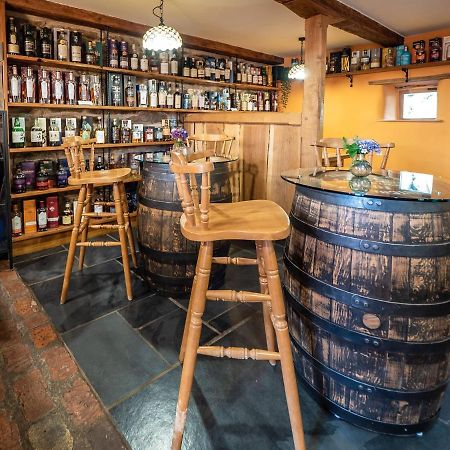 The Wayside And Whisky Barn Whitbeck Exterior foto