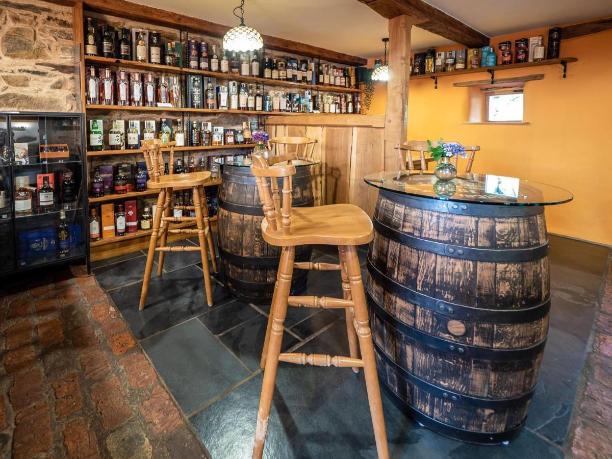 The Wayside And Whisky Barn Whitbeck Exterior foto