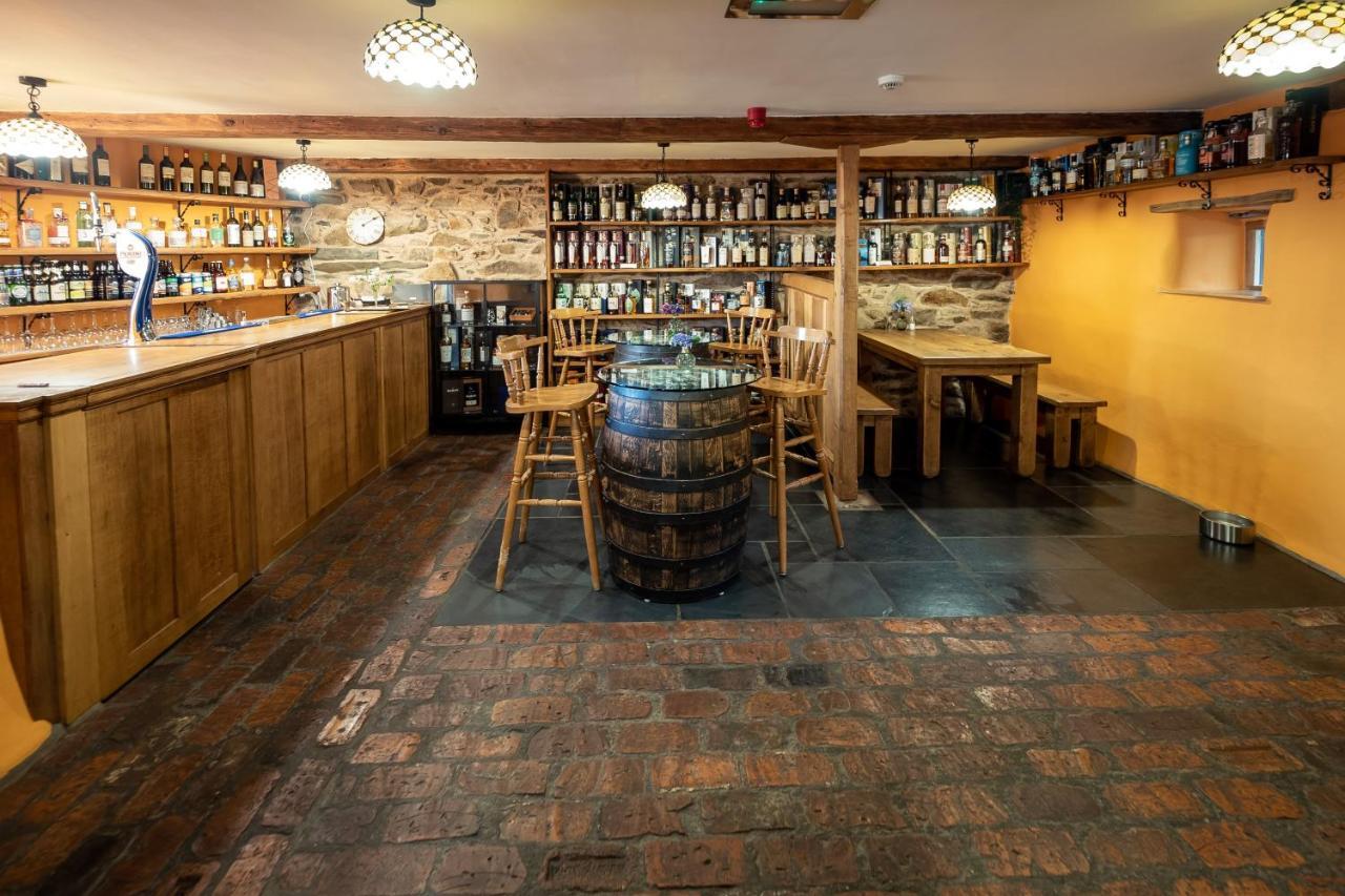 The Wayside And Whisky Barn Whitbeck Exterior foto