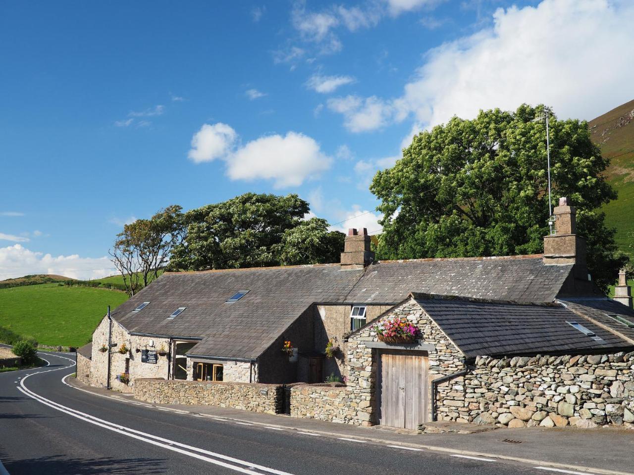 The Wayside And Whisky Barn Whitbeck Exterior foto